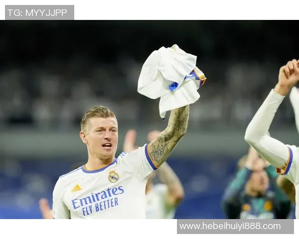 克罗斯在足球历史上的影响力与成就探讨：从天才少年到世界级中场巨星